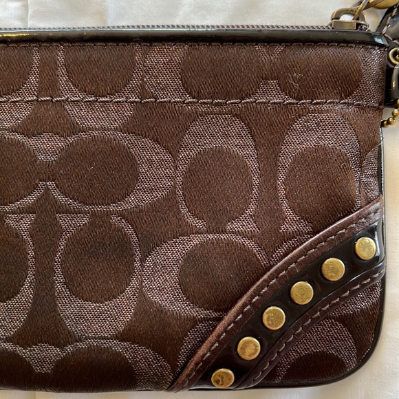 COACH | classic brown logo wristlet - Picture 5 of 9
